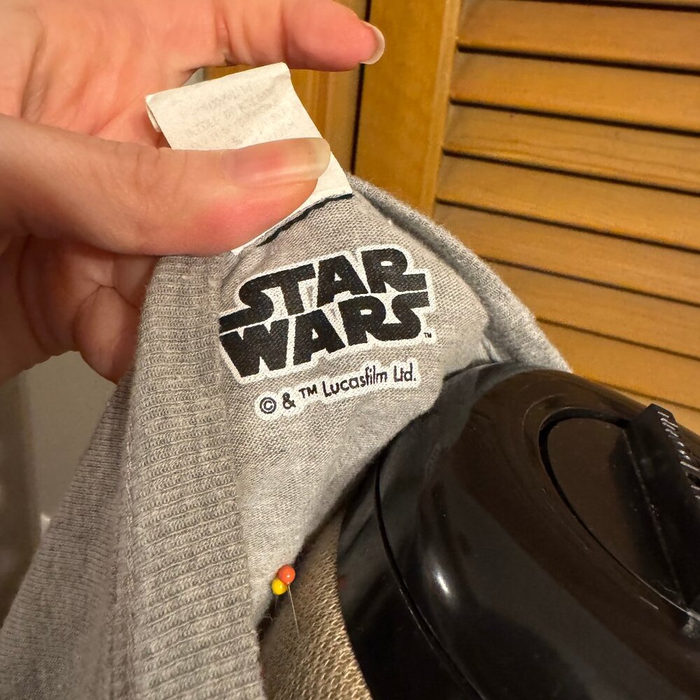 Star Wars The Mandalorian Gray Long-Sleeved T-Shirt Men's/Unisex XL - Picture 3 of 3